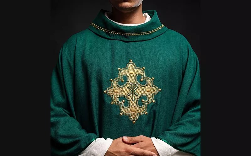 How to Choose a Stole for a Specific Liturgical Season?