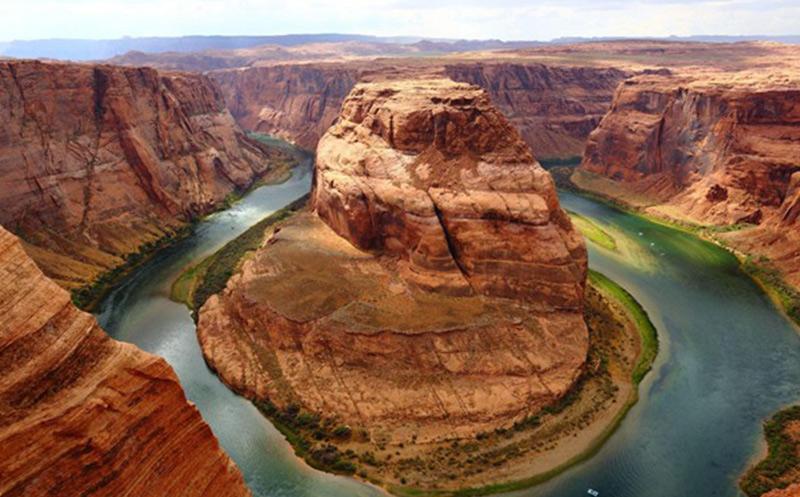 How Much Does Arizona Earn From Entertainment?